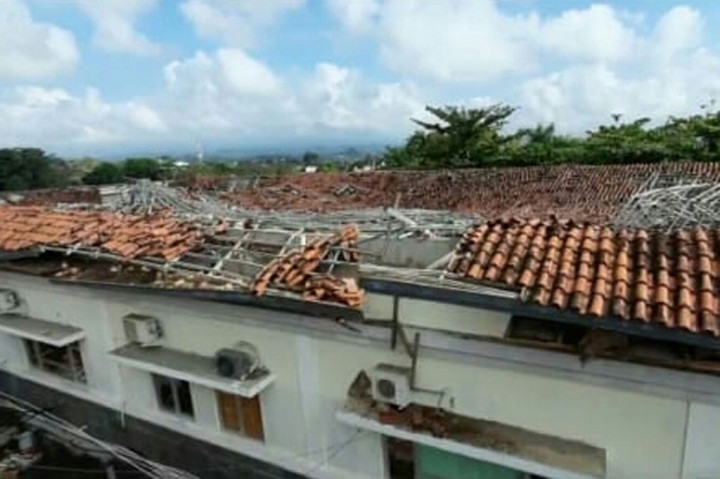 Hujan Deras Akibatkan Atap IGD RSUD Ciamis Roboh