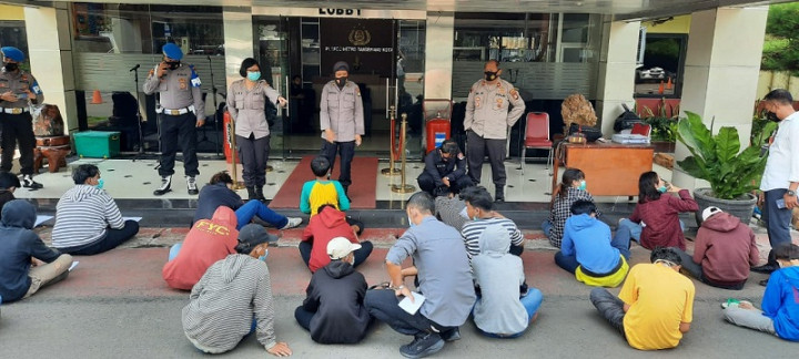 Aparat Jaring Pelajar di Perbatasan Tangerang-Jakarta