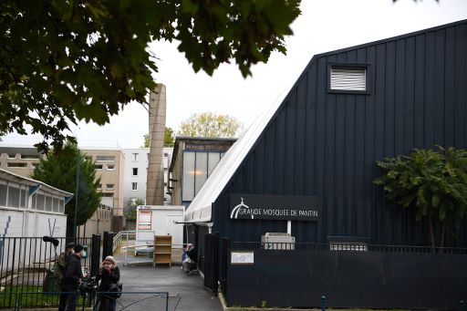 Prancis akan Tutup Masjid di Paris