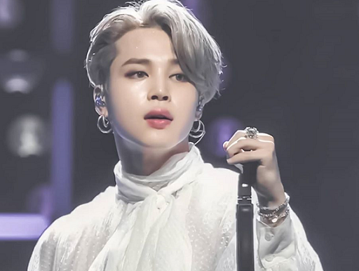  Jimin selalu apik memadupadankan busana untuk menunjang penampilannya. (Foto: Dok. Instagram/@jiminbts.bighitentertainment)