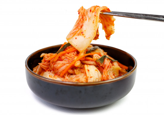 Makanan khas Korea Selatan ini merupakan olahan fermentasi kubis yang rasanya sangat tajam, asin, pedas, dan renyah. (Foto: Ilustrasi. Dok. Freepik.com)