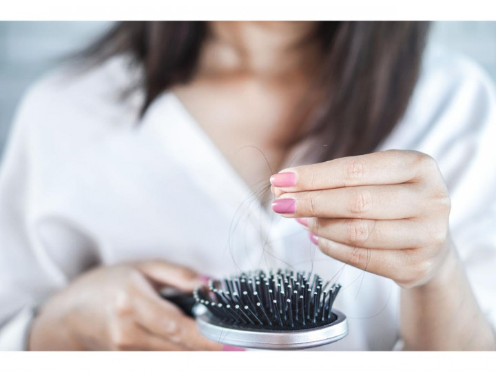 Cara Mengatasi Rambut Rontok di Tengah Pandemi