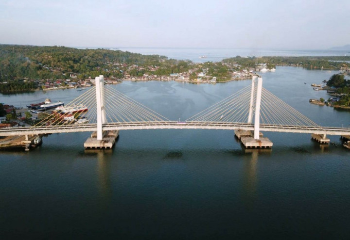 President Jokowi Inaugurates Kendari Bay Bridge