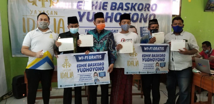 Bantu Santri, Ibas Bagikan Wifi Gratis ke Sejumlah Ponpes