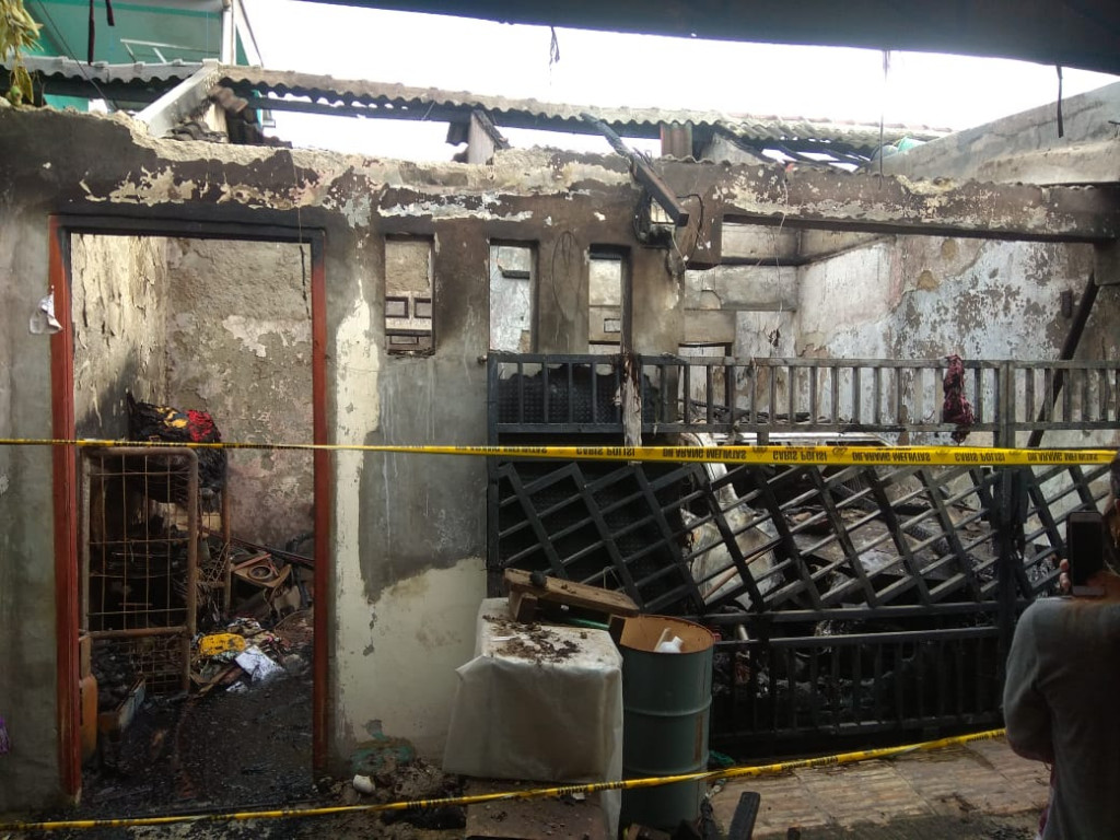 Salah satu rumah yang terbakar di Kompleks Bumi Permai Sentosa Blok B RT07/01, Desa Palasari, Kecamatan Legok, Kabupaten Tangerang. (Foto: Istimewa)