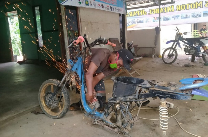 Khosikin, Difabel Pemodifikasi Motor Roda Tiga