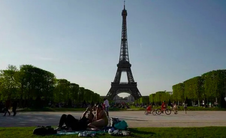 Serangan Anti-Muslim Terjadi di Paris, 2 Perempuan Berjilbab Ditikam