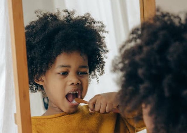 Kebiasaan-kebiasan Anak yang Bisa Merusak Gigi