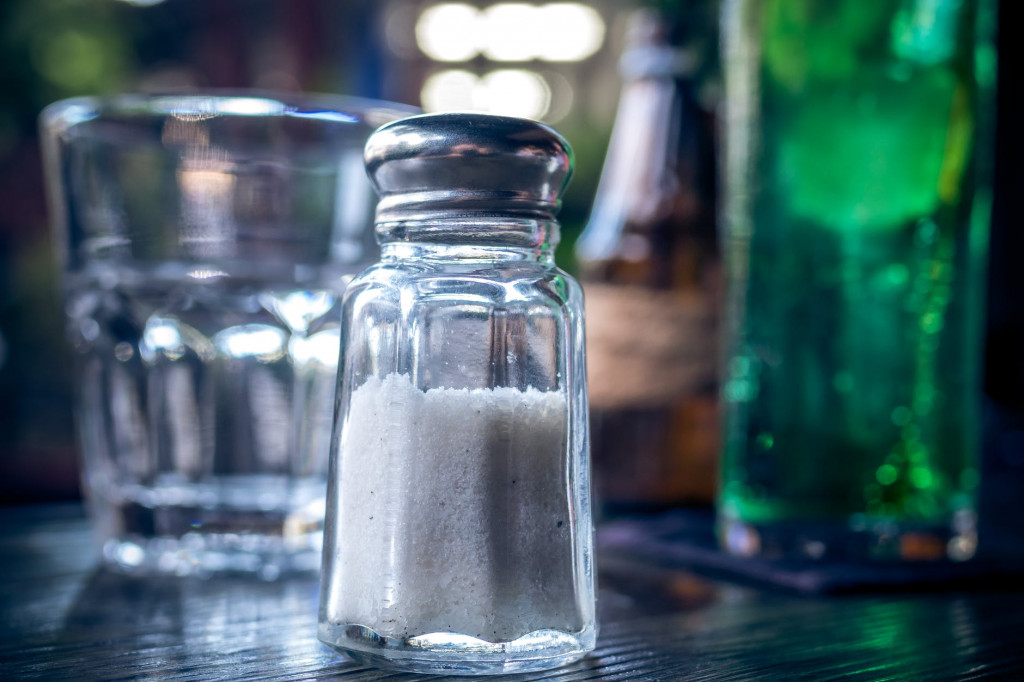 Garam mengandung sodium. Jika Kamu ingin mengurangi konsumsi sodium, kurangilah mengonsumsi garam. (Ilustrasi/Pexels)