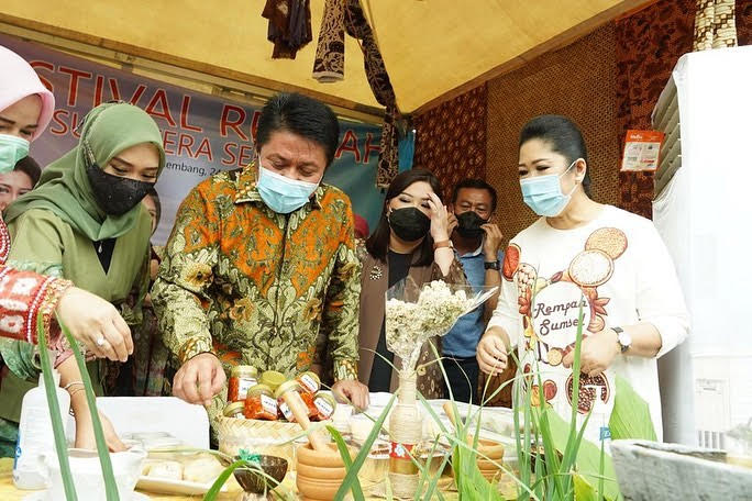 Gubernur Sumsel Herman Deru membuka Festival Rempah Sumsel Tahun 2020 halaman Griya Agung, Sabtu, 24 Oktober 2020.