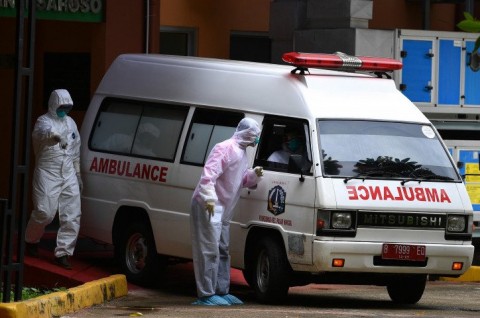 Ambulans Pengangkut Jenazah Pasien Covid-19 Terobos Banjir Setinggi 1 Meter