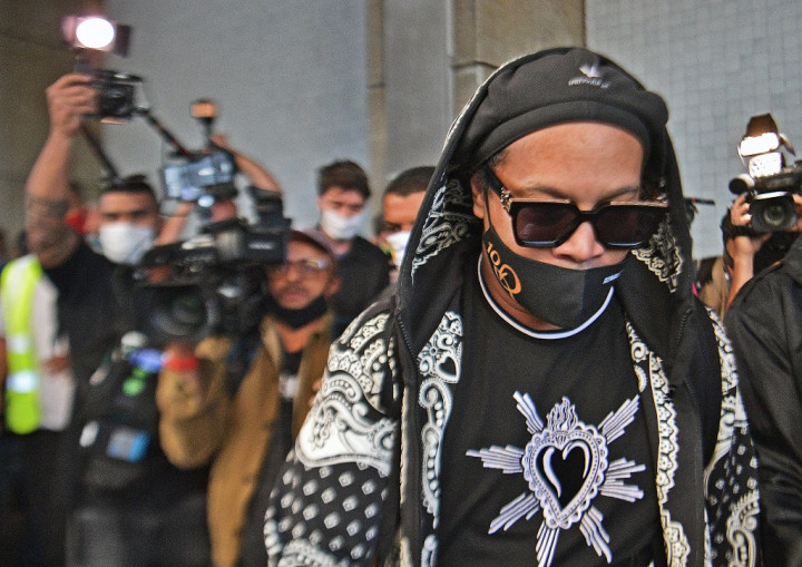 Setelah Keluar dari Penjara, Ronaldinho Terpapar Covid-19