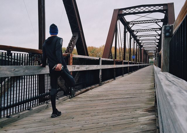 Osteoarthritis mirip dengan osteoporosis, tapi punya arti yang beda. Berikut perbedaannya. (Foto: Pexels.com)