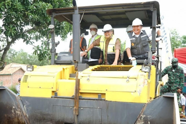 Herman Deru Resmikan Pengolahan Aspal Karet Berbasis Lateks Terpravulkanisasi di Muba