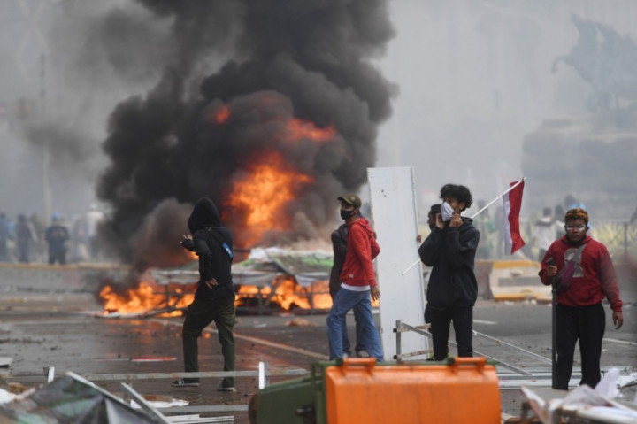 67 Tersangka Demo UU Cipta Kerja Ditahan