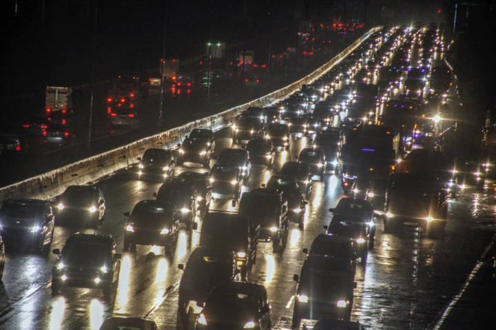 Puncak Arus Lalu Lintas Libur Panjang Diprediksi Malam Ini