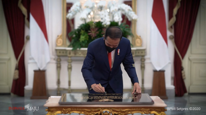 Jokowi Resmikan Stasiun TVRI Papua Barat