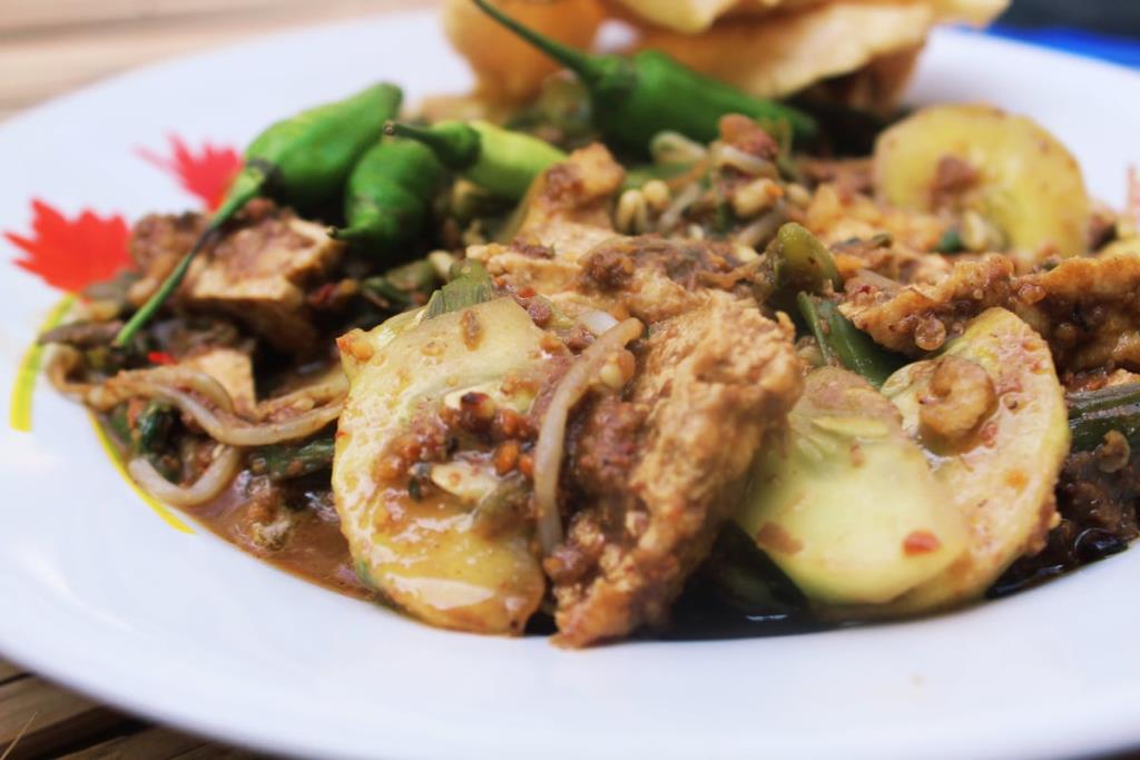 Rujak Petis Jawa Timur (Foto: Indonesia Travel)