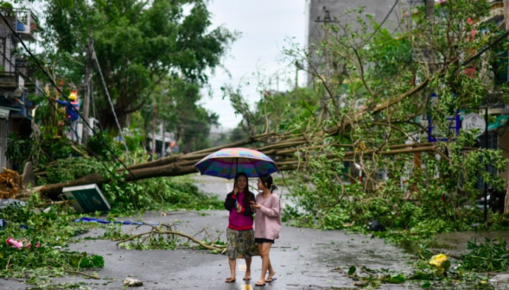 Topan Molave Tewaskan 35 Orang dan 59 Lainnya Hilang di Vietnam