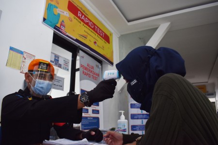 12 Ribu Pemudik Ikut Tes Cepat Covid-19 di Stasiun Gambir dan Pasar Senen