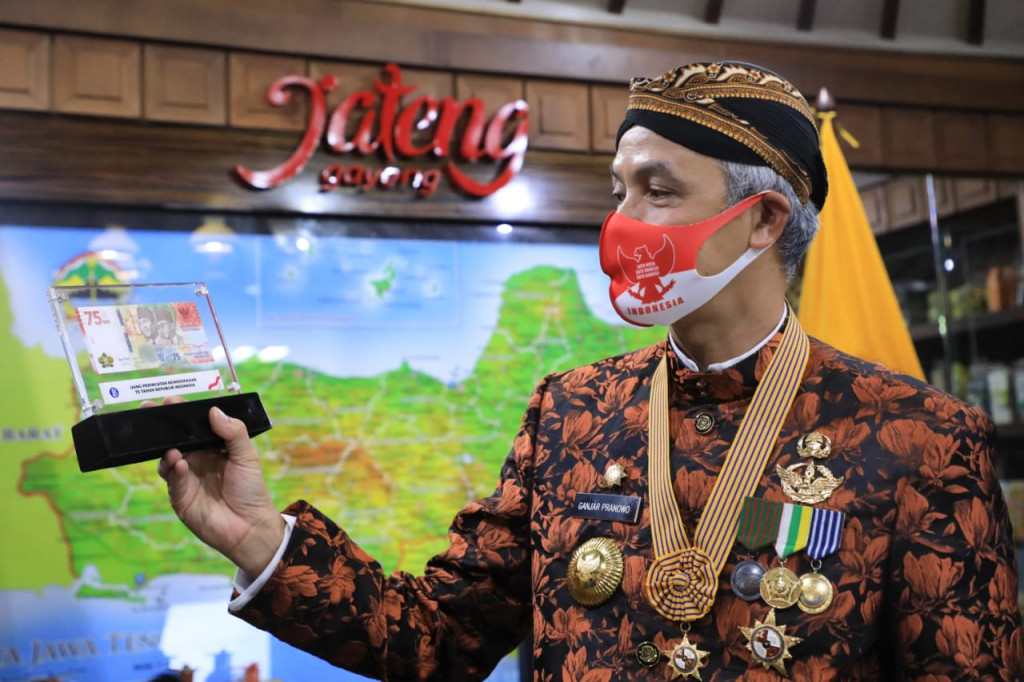 Ganjar Naikkan UMP Jateng 2021 3,27% - Medcom.id