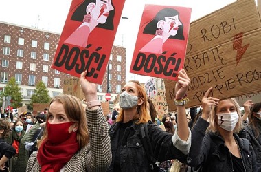 Puluhan Ribu Pedemo Aborsi di Polandia Kembali Turun ke Jalan