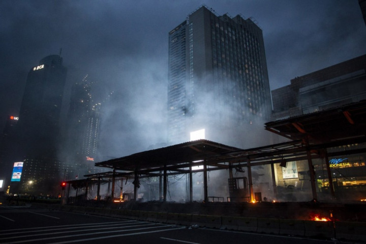 Pembakar Halte TransJakarta Sarinah Diburu