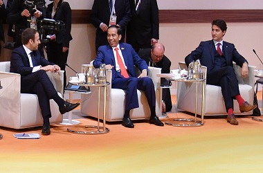 Hikmahanto: Jokowi Perlu Lakukan Kontak dengan Macron