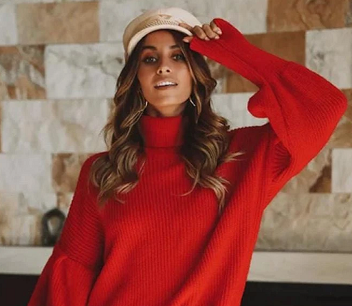 Turtleneck adalah fesyen outfit yang bagus untuk tetap hangat dan tampil gaya pada saat bersamaan. (Foto: Dok. Exlura.com)