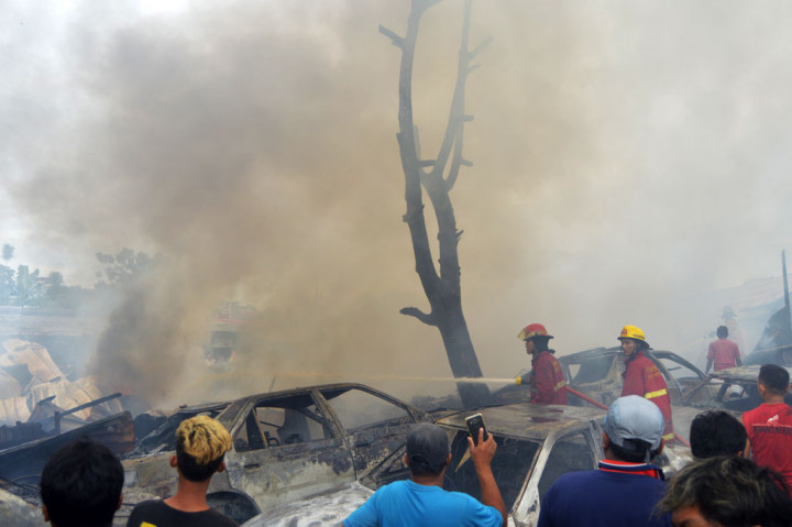 Kebakaran Landa Bengkel Mobil Bekas di Parung