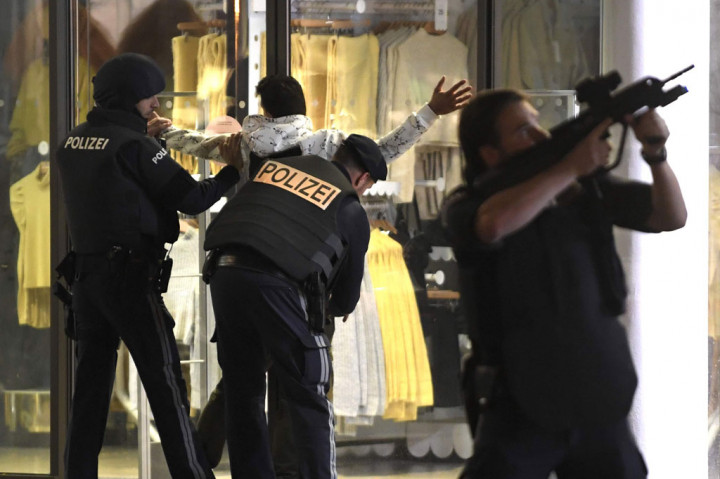 Dua Meninggal Dalam Penembakan di Enam Lokasi di Wina