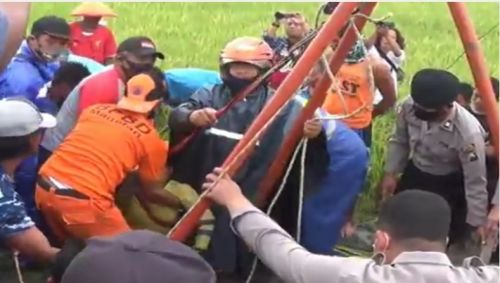 Diduga Hirup Gas Beracun, Pasutri Tewas Berpelukan di Dalam Sumur