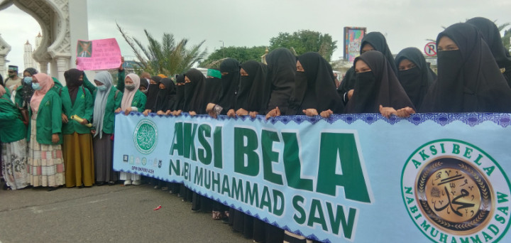 Ratusan Umat Islam di Aceh Kecam Presiden Prancis