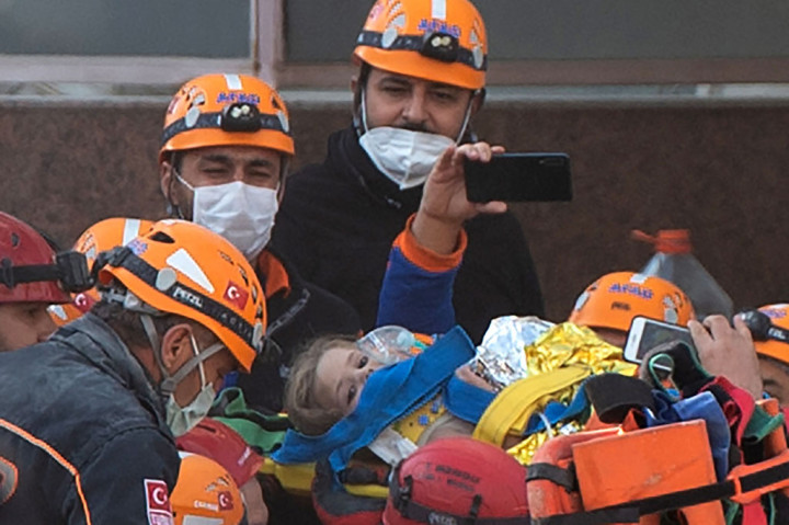 Ajaib! Gadis 3 Tahun Diselamatkan Setelah 91 Jam Gempa Turki