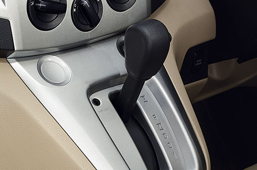 Ada sejumlah teori dasar yang harus diperhatikan oleh pengguna pemula mobil matik sebelum berkendara. Nissan