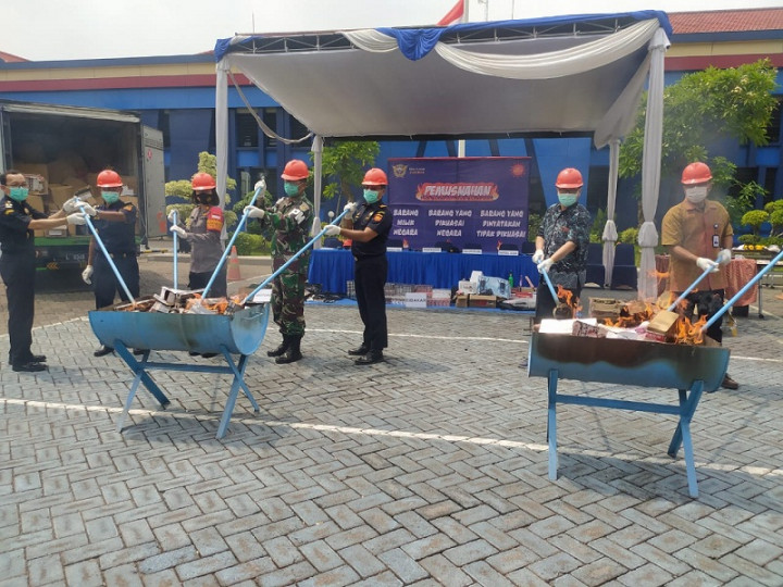 Bea Cukai Musnahkan Barang Milik Negara Senilai Rp13,8 Miliar