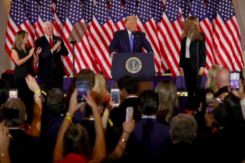 Donald Trump ajukan gugatan untuk hentikan penghitungan pemilu. Foto: AFP