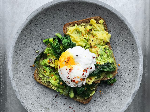 Alpukat salah satu lemak sehat yang bisa membuat pencernaan kamu jauh dari sembelit. (Foto: Pexels.com)