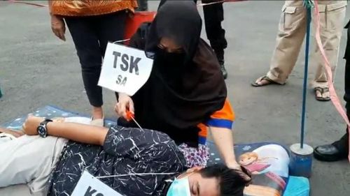 Penggorok Leher Suami di Pasuruan Menangis Saat Reka Adegan