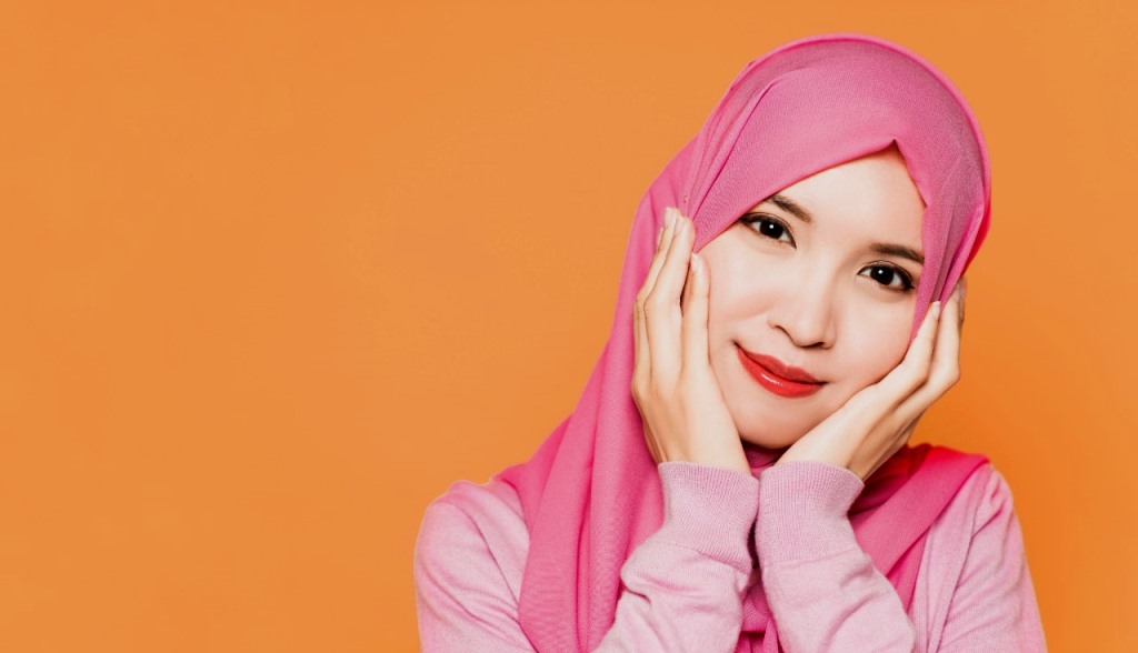 Perempuan hijab pasti mengalami banyak permasalahan rambut dan kulit. (Foto: Ilustrasi-Azalea)