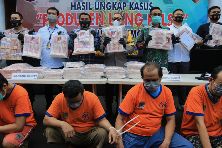 Polrestabes Surabaya Sita Uang Palsu Senilai Rp16 Miliar