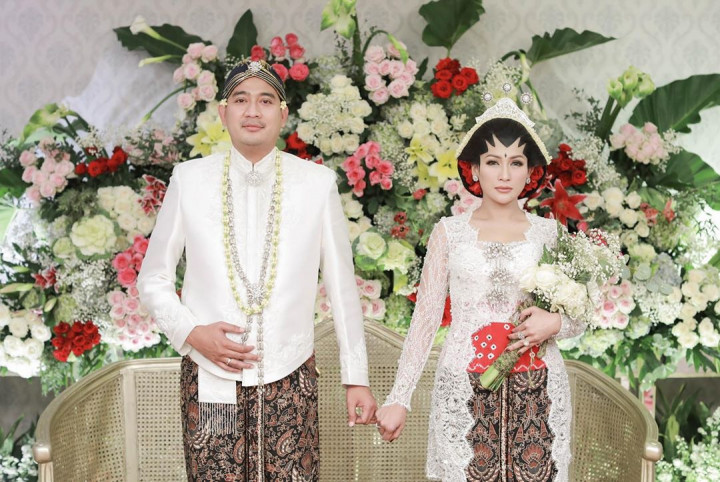 Potret Pernikahan Tata Janeeta dengan Mantan Suami Angelina Sondakh