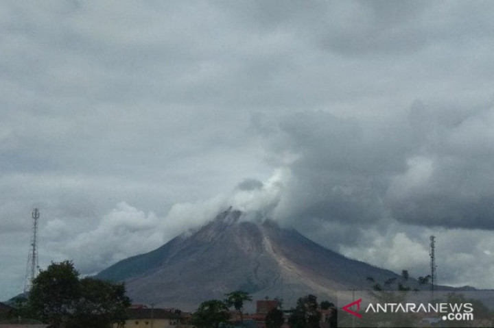 Gunung Sinabung Kembali Luncurkan Awan Panas, Warga Diimbau Menjauh