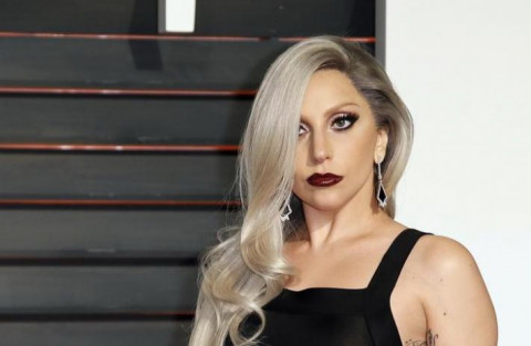 Lady Gaga Beda Pilihan dengan Ayahnya di Pilpres Amerika