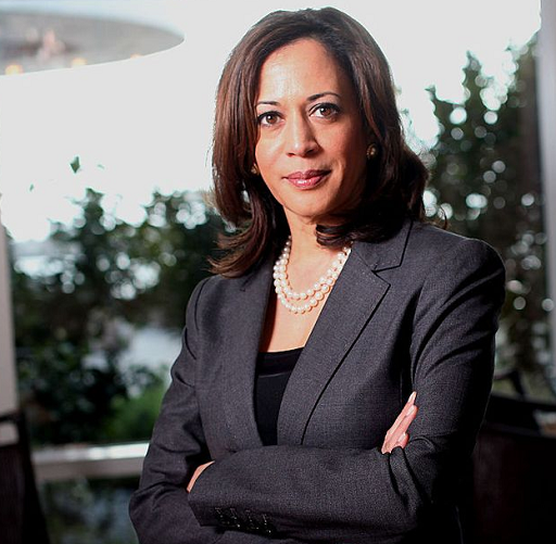 Intip 5 Gaya Fashionable Kamala Harris