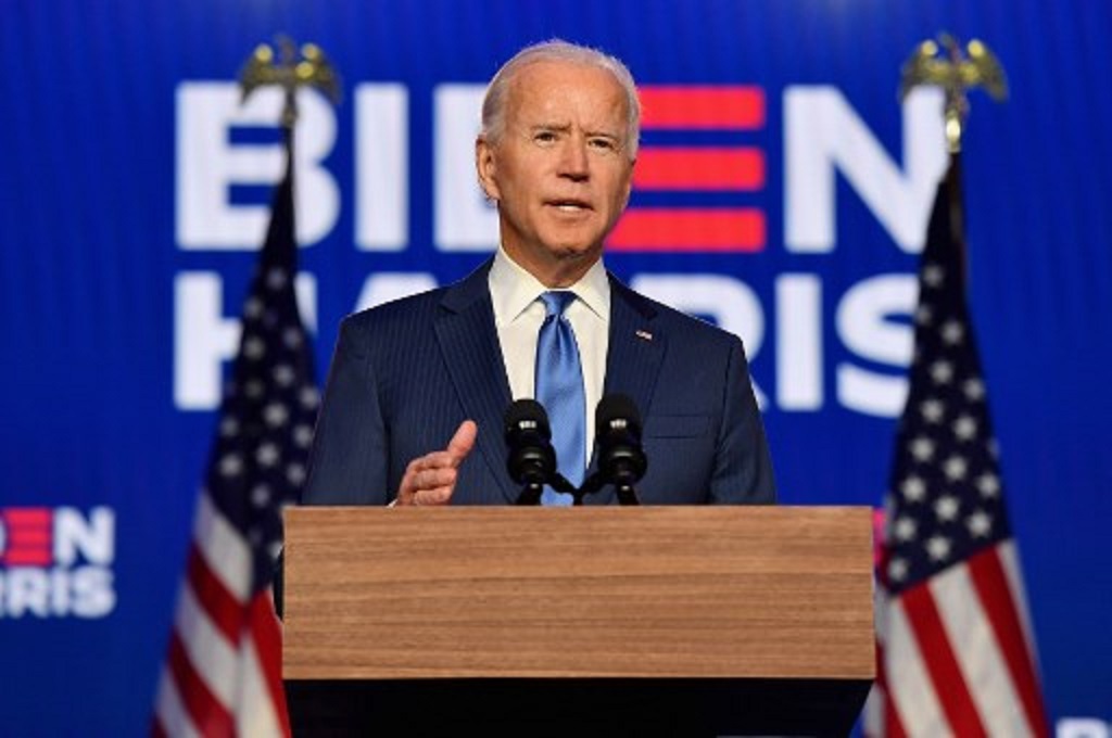 Joe Biden berpidato di Wilmington, Delaware pada Jumat malam, 6 November  2020. (Angela Weiss/AFP)