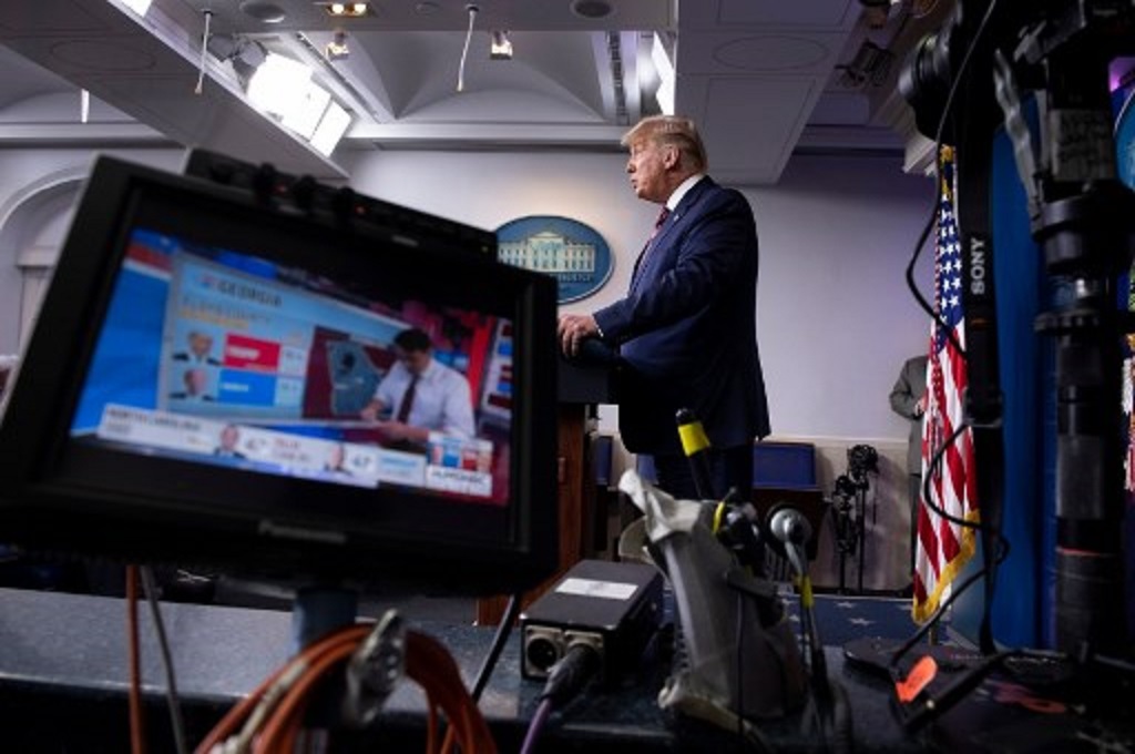 Presiden AS Donald Trump berbicara di Gedung Putih, Washington, pada 5 November 2020. (Brendan Smialowski/AFP)