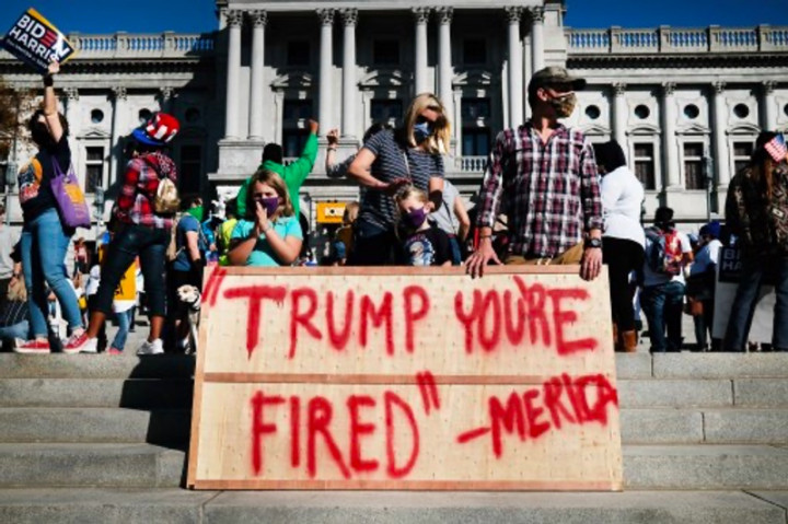 Trump Tower Diserbu Pendukung Biden, Sebut: Trump Anda Dipecat!