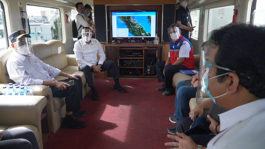 Menhub Budi Karya didampingi Gubernur Sumatera Utara Edy Rahmayadi dan Pjs Wali Kota Medan Arief Trinugroho melakukan perjalanan menggunakan Kereta Api dari Stasiun Medan menuju Stasiun Lubuk Pakam.  Istimewa