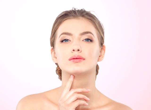 4 Cara Ampuh Kurangi Kemerahan dari Jerawat